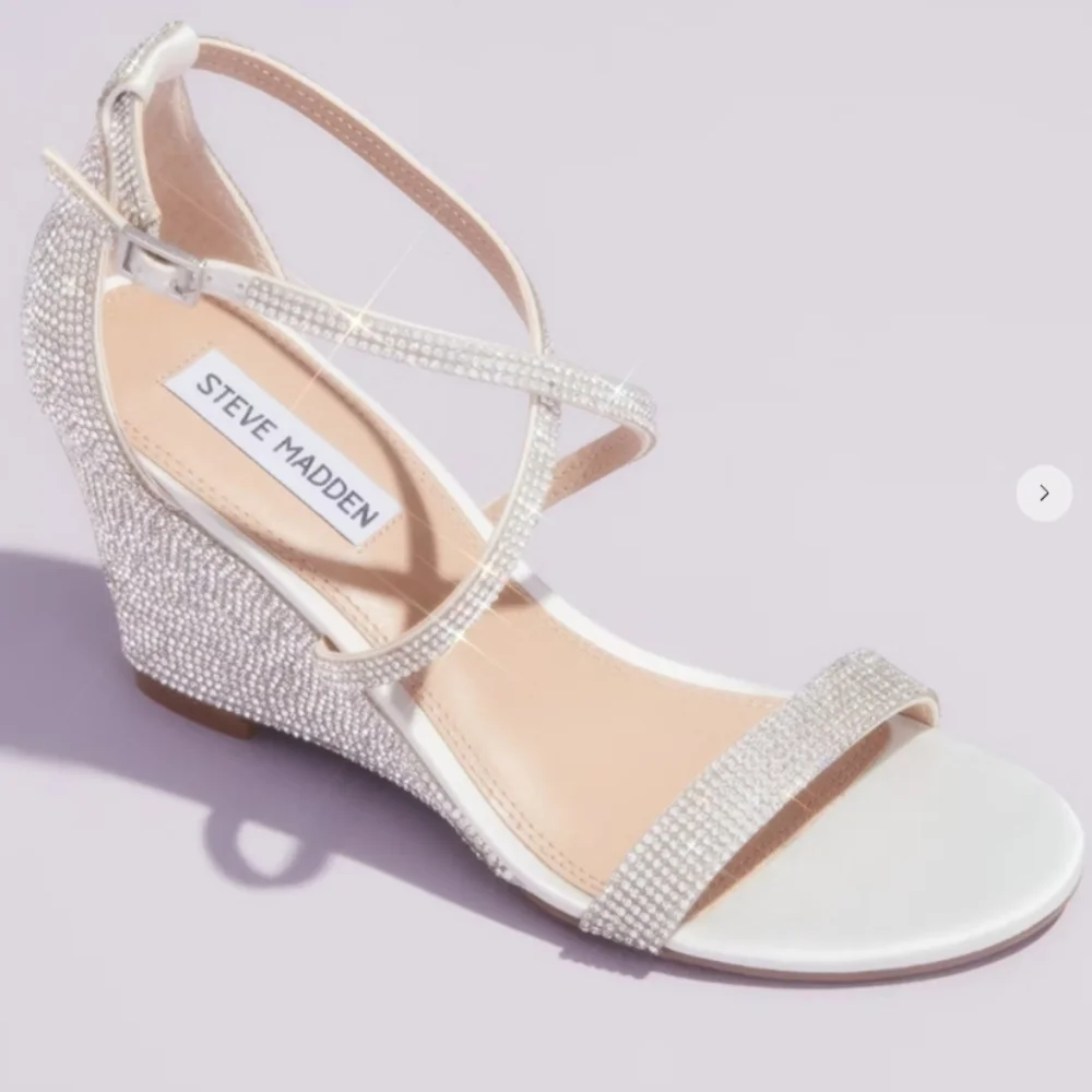 🌞2/$30 // STEVE MADDEN: Crystal Crisscross Strap Wedge Sandals - Picture 1 of 13